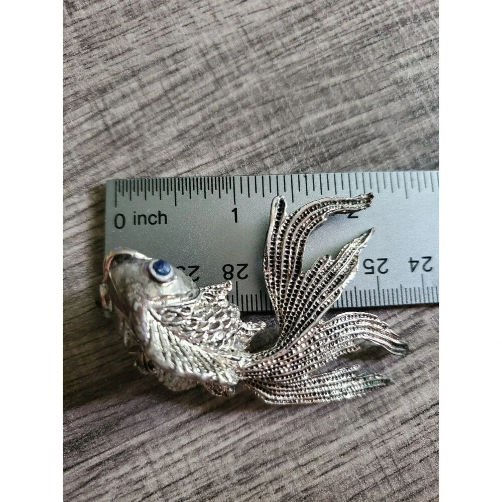 Beautiful Vintage Silver-Toned Fancy Goldfish / Black Moor Brooch Pin